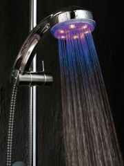 doccia cambia colore rilassante.jpg